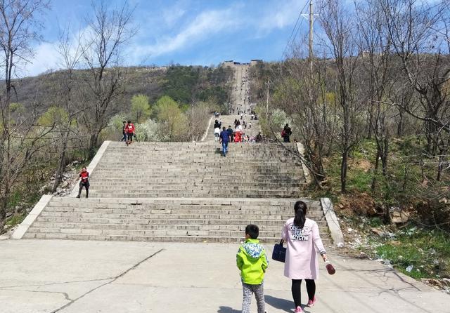 这周末你准备去哪?来平顶山山顶公园爬山吧,减减春节那三斤